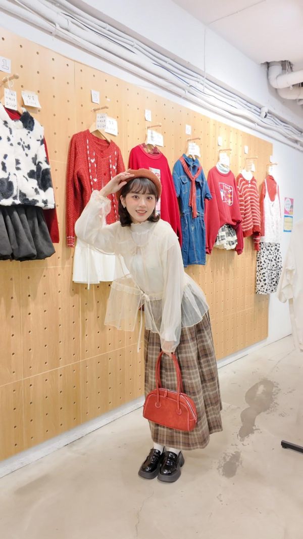 日系娃娃領透紗罩衫 