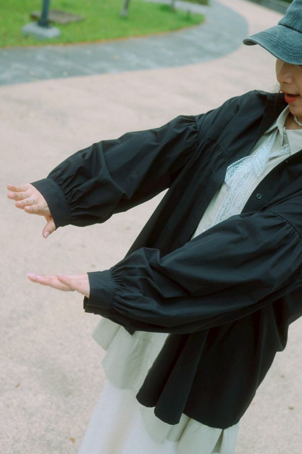 日系澎澎袖中線襯衫 