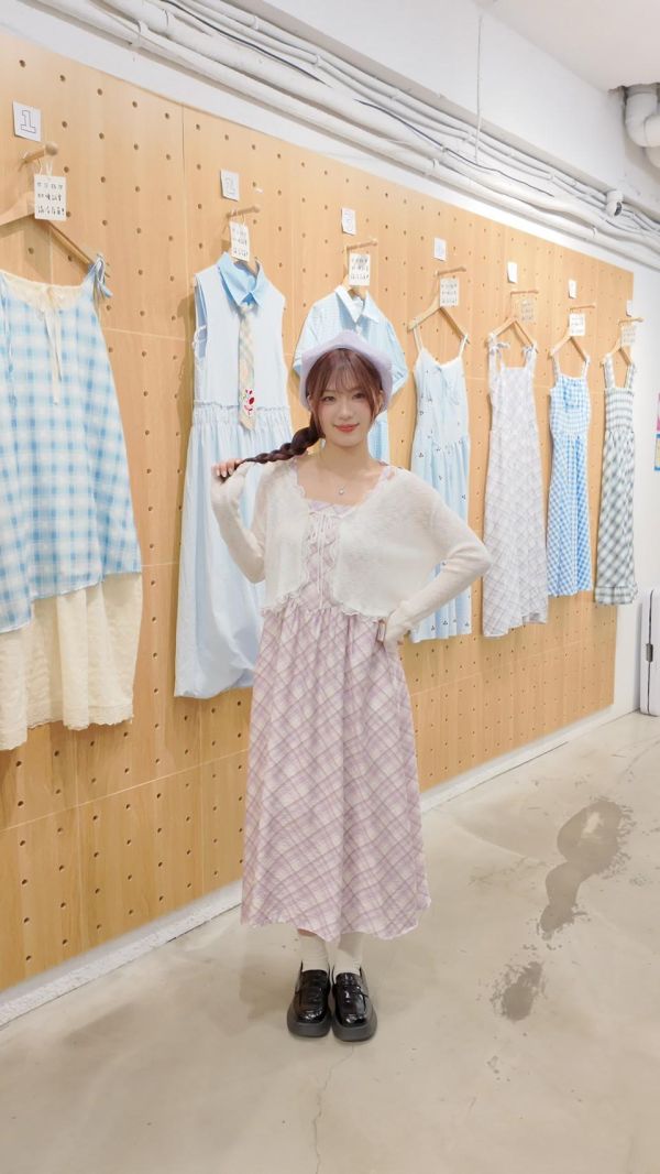 綁帶方格壓紋洋裝 