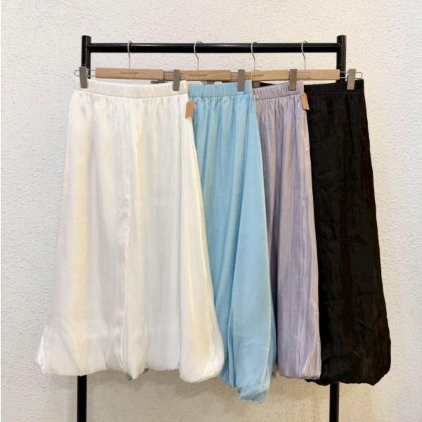 柔感光澤氣球裙 