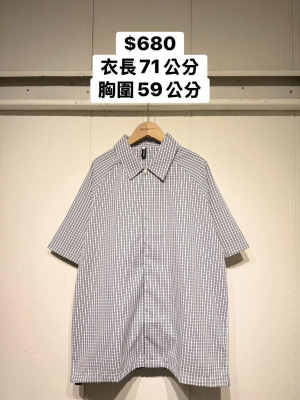 極簡風格紋襯衫 