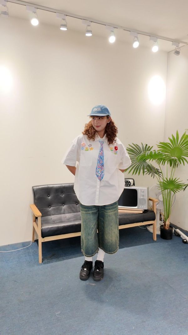 假領帶塗鴉花花襯衫 