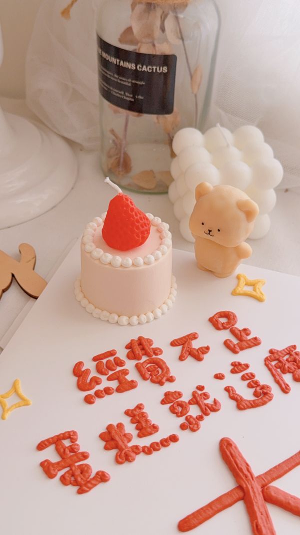 搞怪迷你草莓蛋糕 