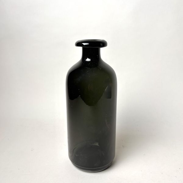 黑色細口玻璃花瓶 