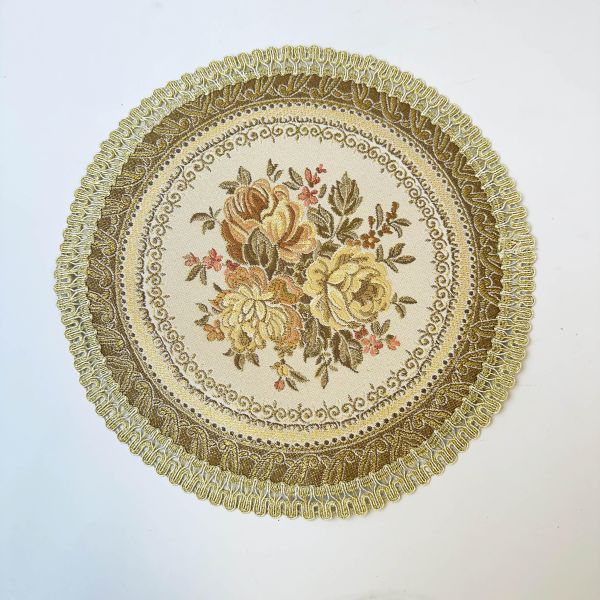 圓形滾邊花朵桌墊 