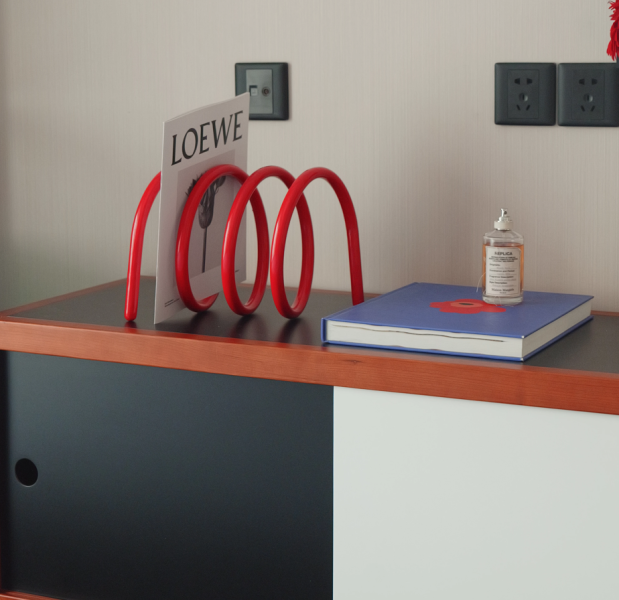 紅色彈簧書架/展示架 