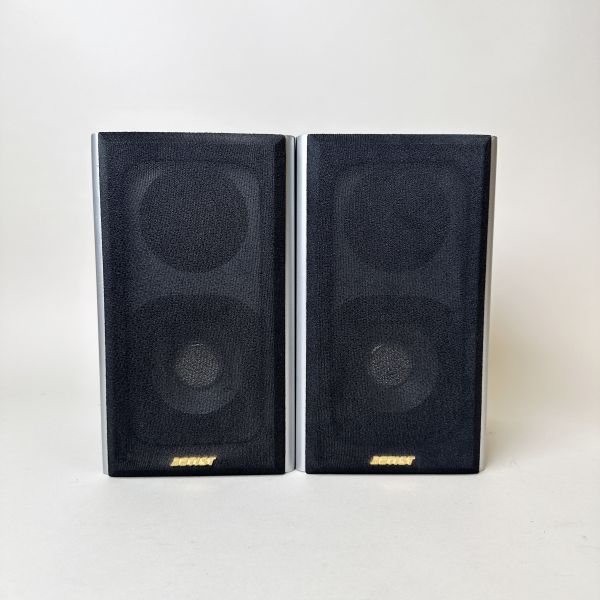 桌上銀色面板音響一對 