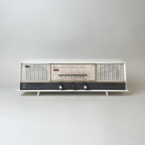 白色古董收音機 