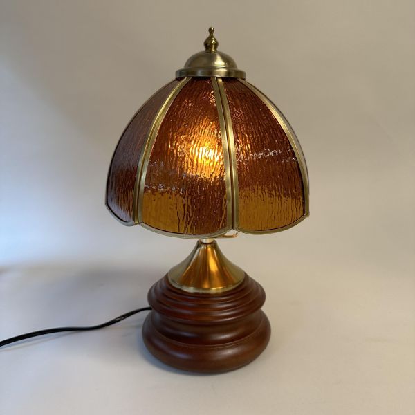 棕色圓頂玻璃木座桌燈 