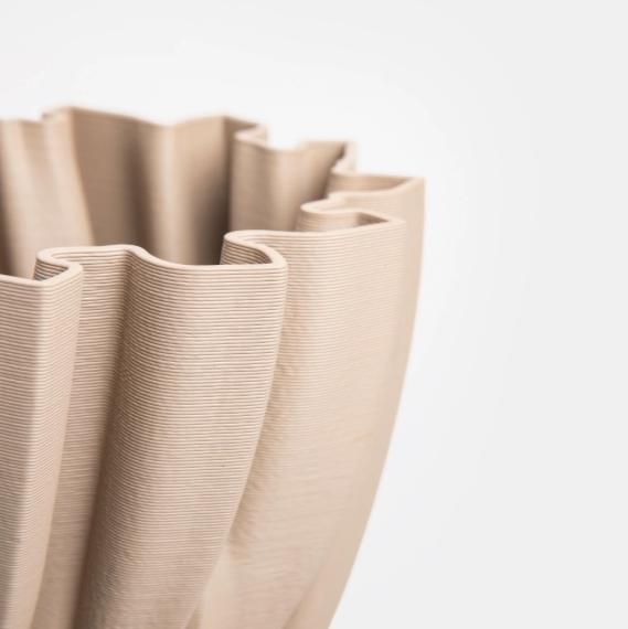 米灰雕塑感陶瓷花器 