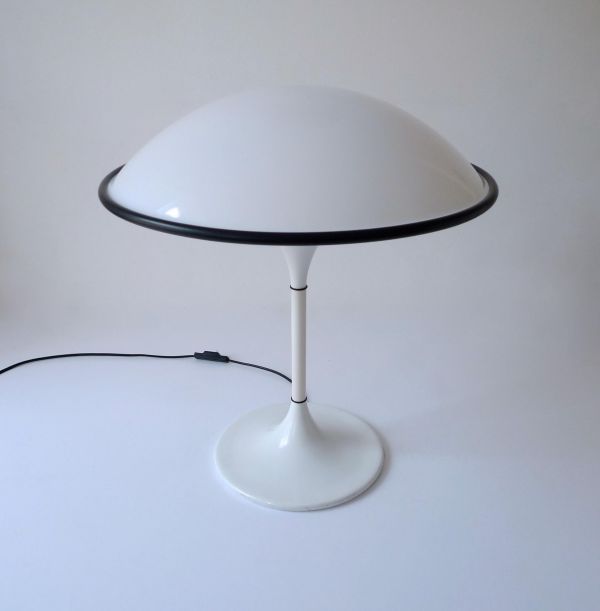 白色太空時代飛碟檯燈 