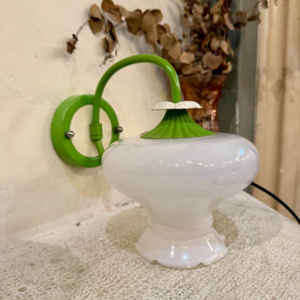 花朵牛奶壁燈 