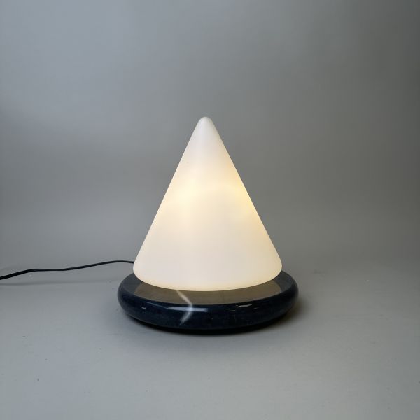 大理石座錐形桌燈 