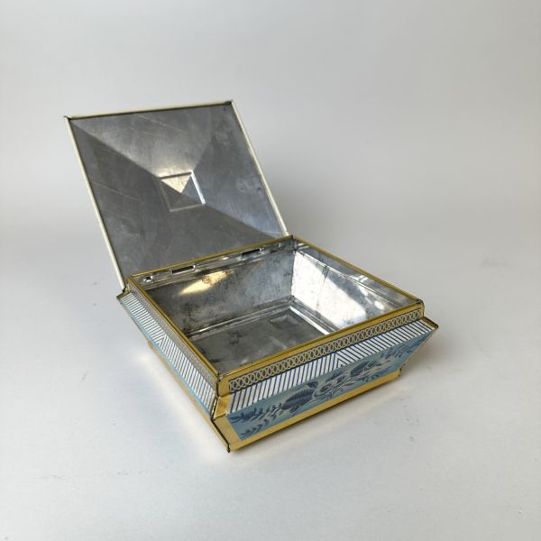 方形稜角掀蓋鐵盒 