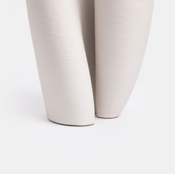 旋轉霧白雕塑感陶瓷花器 