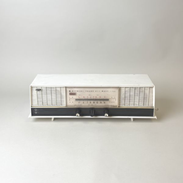 白色古董收音機 