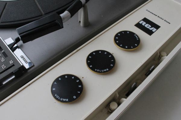 1960s RCA塑膠手提式黑膠機 