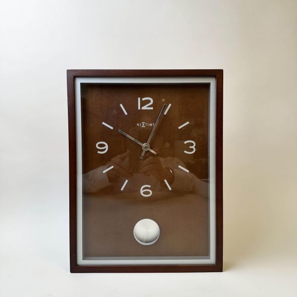 深棕簡約掛鐘 