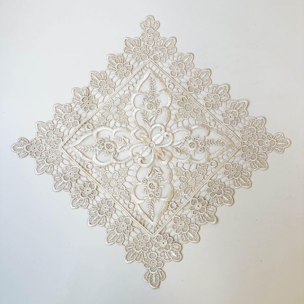 方形簍空蕾絲桌墊 