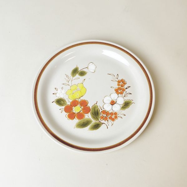 紅黃白花陶瓷圓盤 