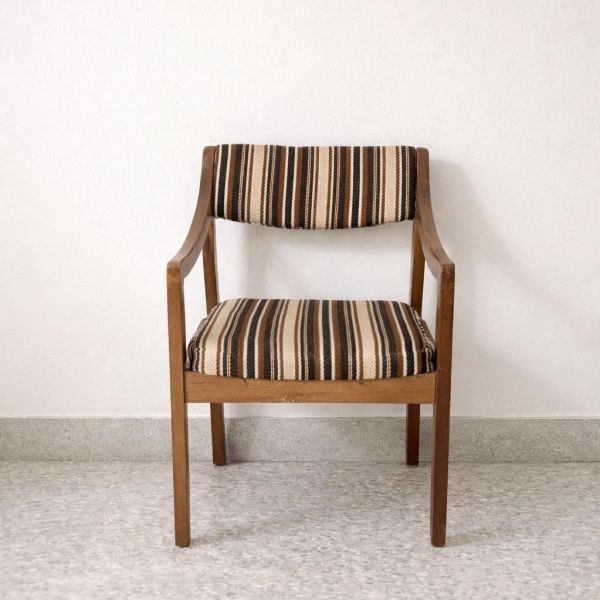 棕色條紋布面實木椅 