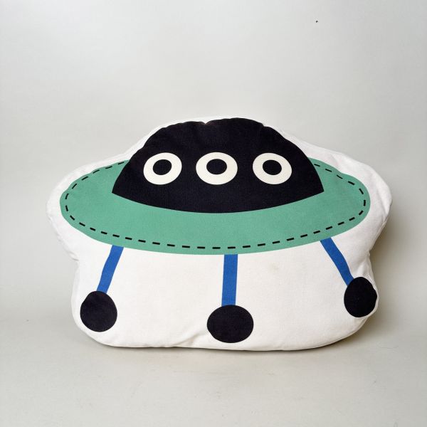飛碟造型抱枕 