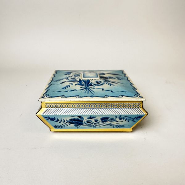 方形稜角掀蓋鐵盒 