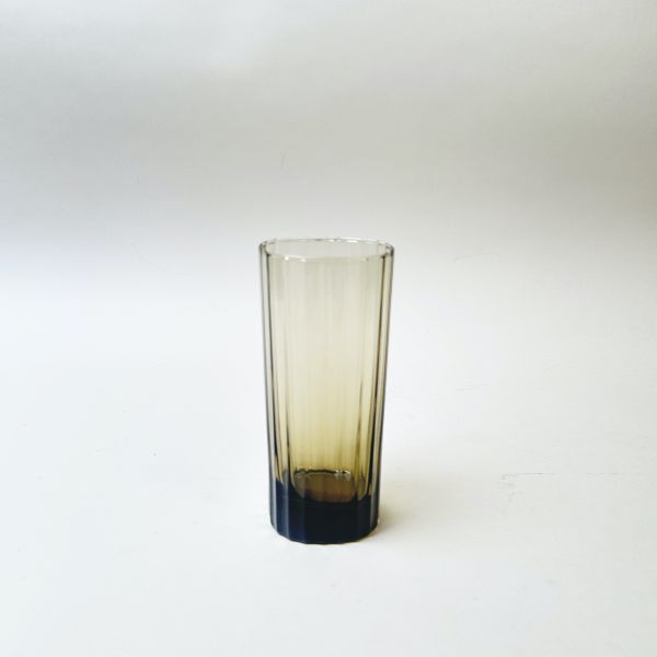 多角棕色玻璃杯 
