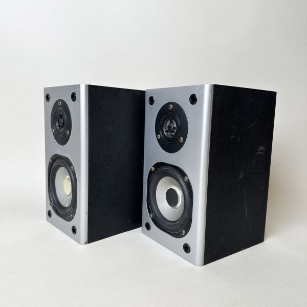 桌上銀色面板音響一對 