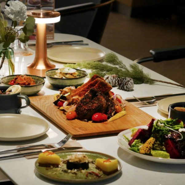 拉絲金無線桌燈 