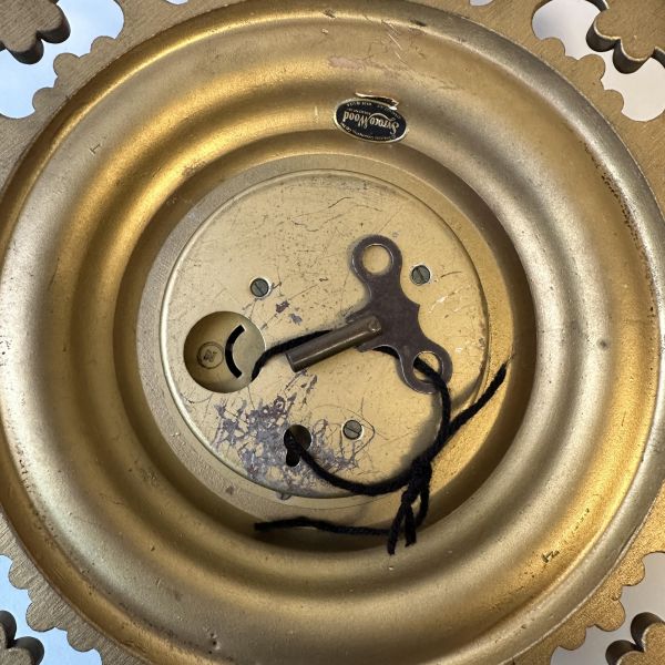 雕花邊框圓掛鐘 