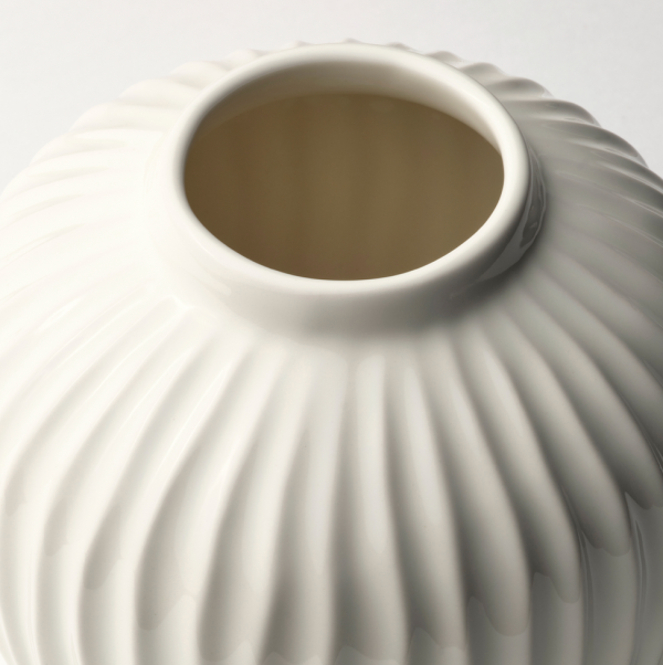 乳白釉直紋胖花瓶 