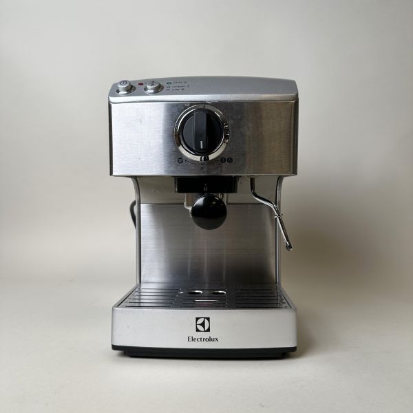 銀色義式咖啡機 