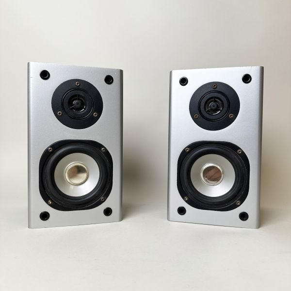 桌上銀色面板音響一對 