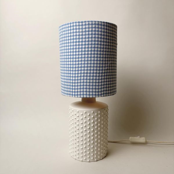 藍色格子布罩桌燈 