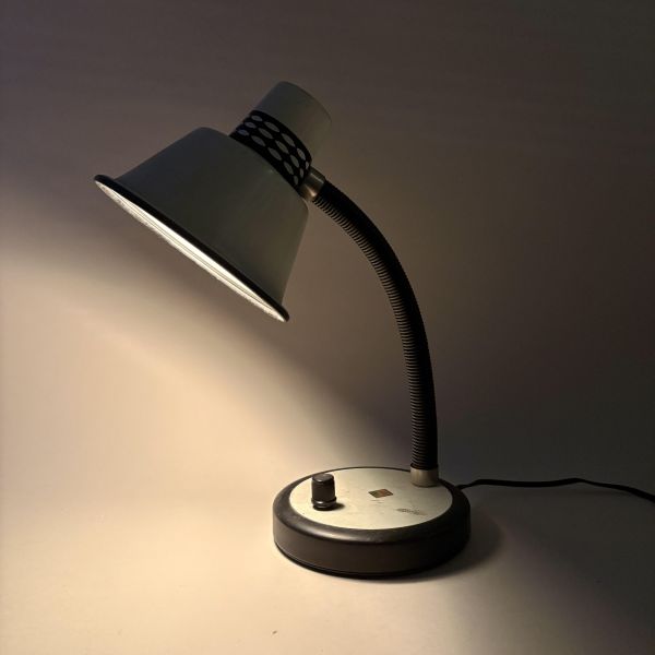 米白色復古檯燈 