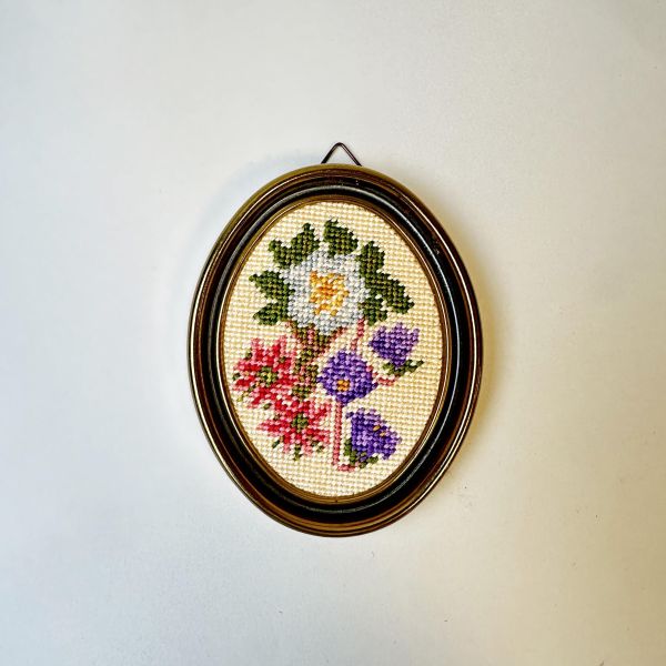 橢圓十字繡掛畫 