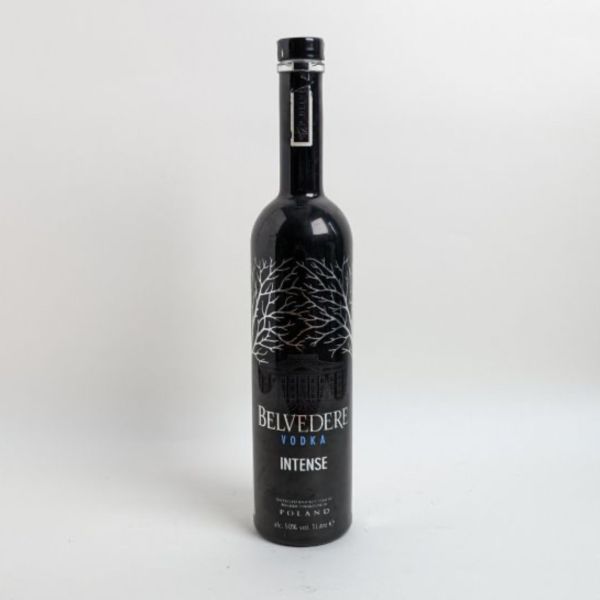 黑色伏特加酒瓶 