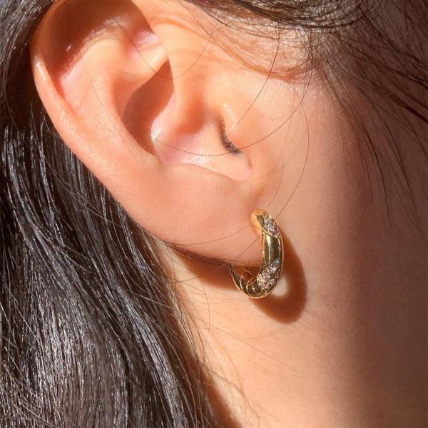 925銀針 金色點狀微鑲鋯石耳扣 