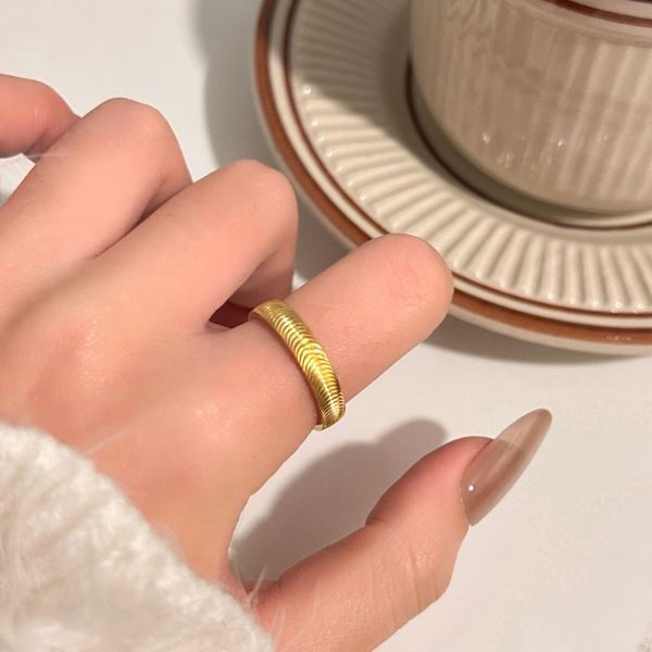 鈦鋼 金色貓眼波紋素圈戒指 