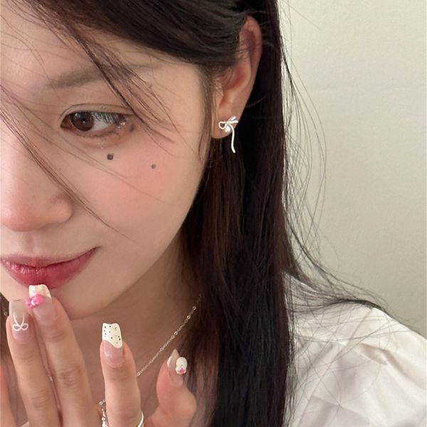 925銀針 緞帶線條珍珠造型耳環 