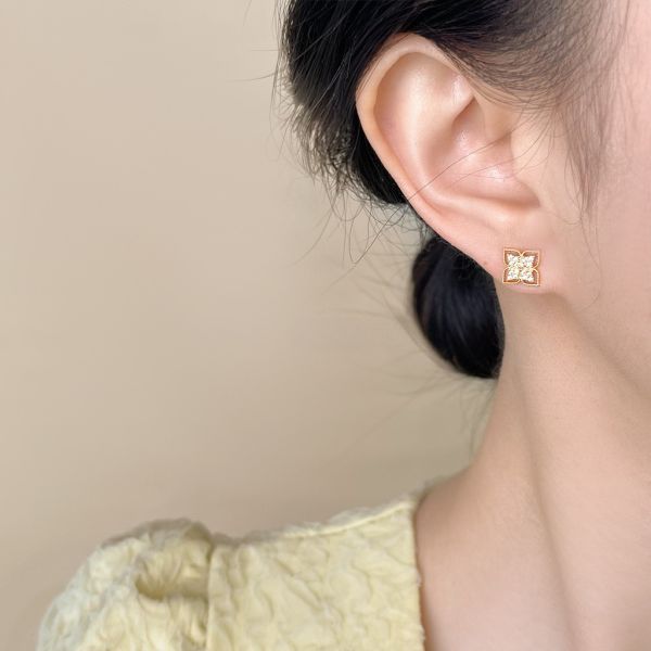 925銀針 微鑲鋯石四葉窗花耳環 