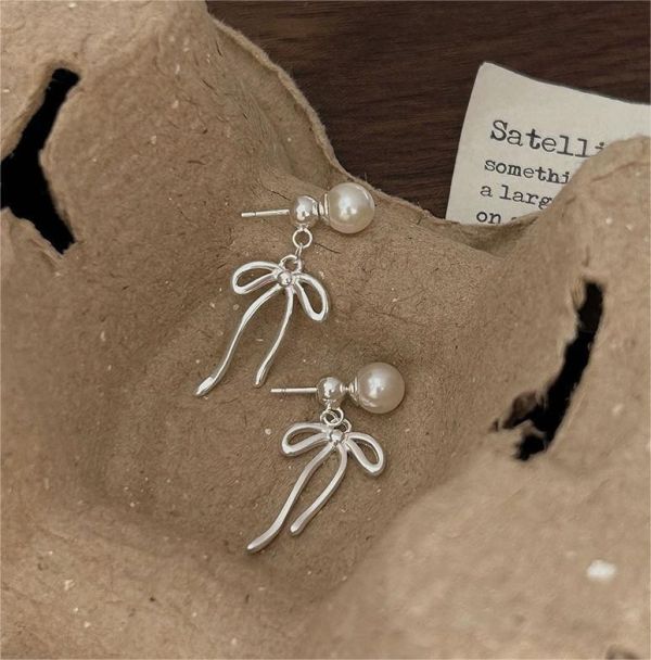 925純銀 珍珠蝴蝶結線條後掛式耳環 