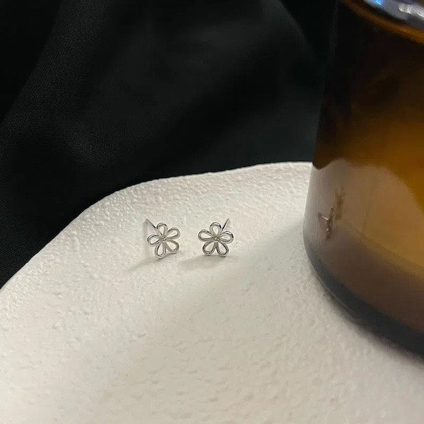925純銀 簡約鏤空小花耳環 