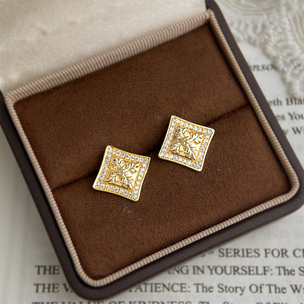 925銀針 鳶尾花鏤刻菱形耳環 