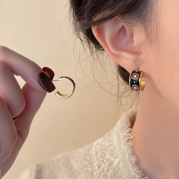 925銀針 雛菊彩繪珐瑯C字耳環 