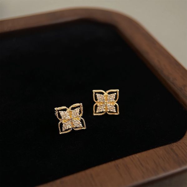 925銀針 微鑲鋯石四葉窗花耳環 