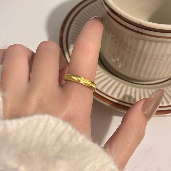 鈦鋼 金色貓眼波紋素圈戒指 