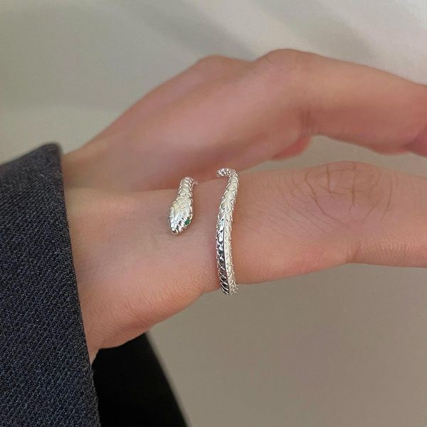 999足銀 綠眼小蛇纏繞戒指 