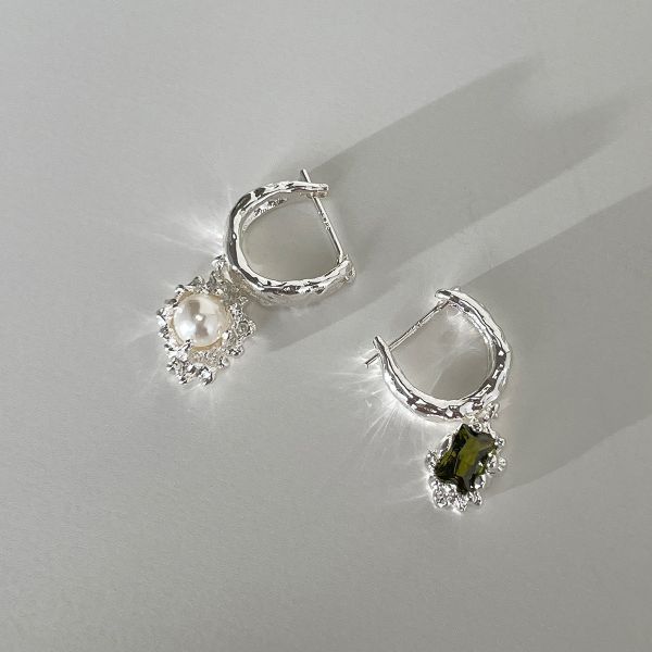 925銀針 墨綠鋯石不對稱珍珠耳扣 